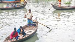 বুড়িগঙ্গার দুই পাড়েই চাঁদা, দিনে ১৫০ টাকা দেন মাঝিরা