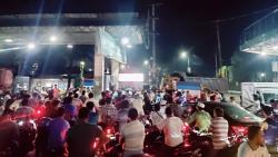 ‘দুই-চার টাকা বাড়াইলেও হইতো, তাই বলে লিটারে ২০ টাকা!’