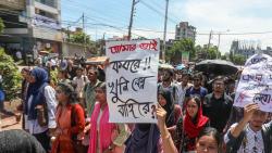 খুলনায় বিশ্ববিদ্যালয় শিক্ষার্থীকে হত্যা: বিচারের দাবিতে আড়াই ঘণ্টা সড়ক অবরোধ–বিক্ষোভ