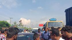 চট্টগ্রামে ইসলামী ব্যাংকের চাকরিচ্যুত কর্মীদের এক ঘণ্টা সড়ক অবরোধ