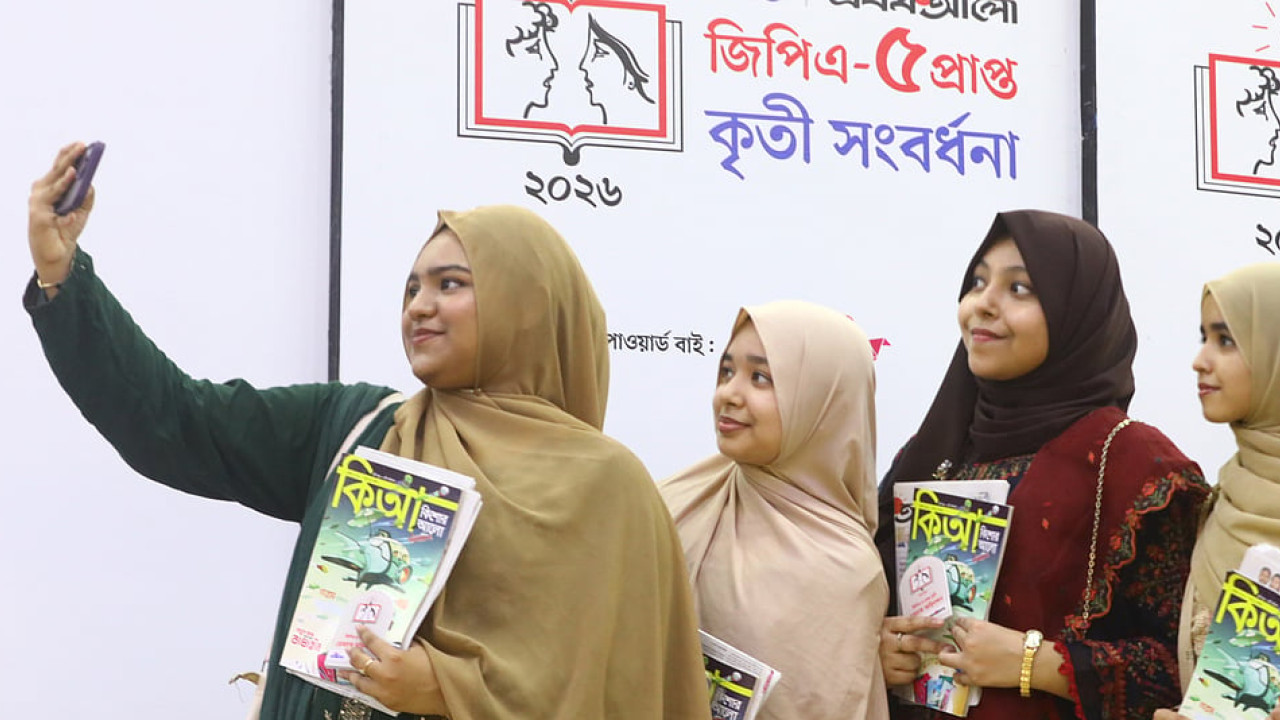 তিন জেলায় কৃতী শিক্ষার্থীদের সংবর্ধনা