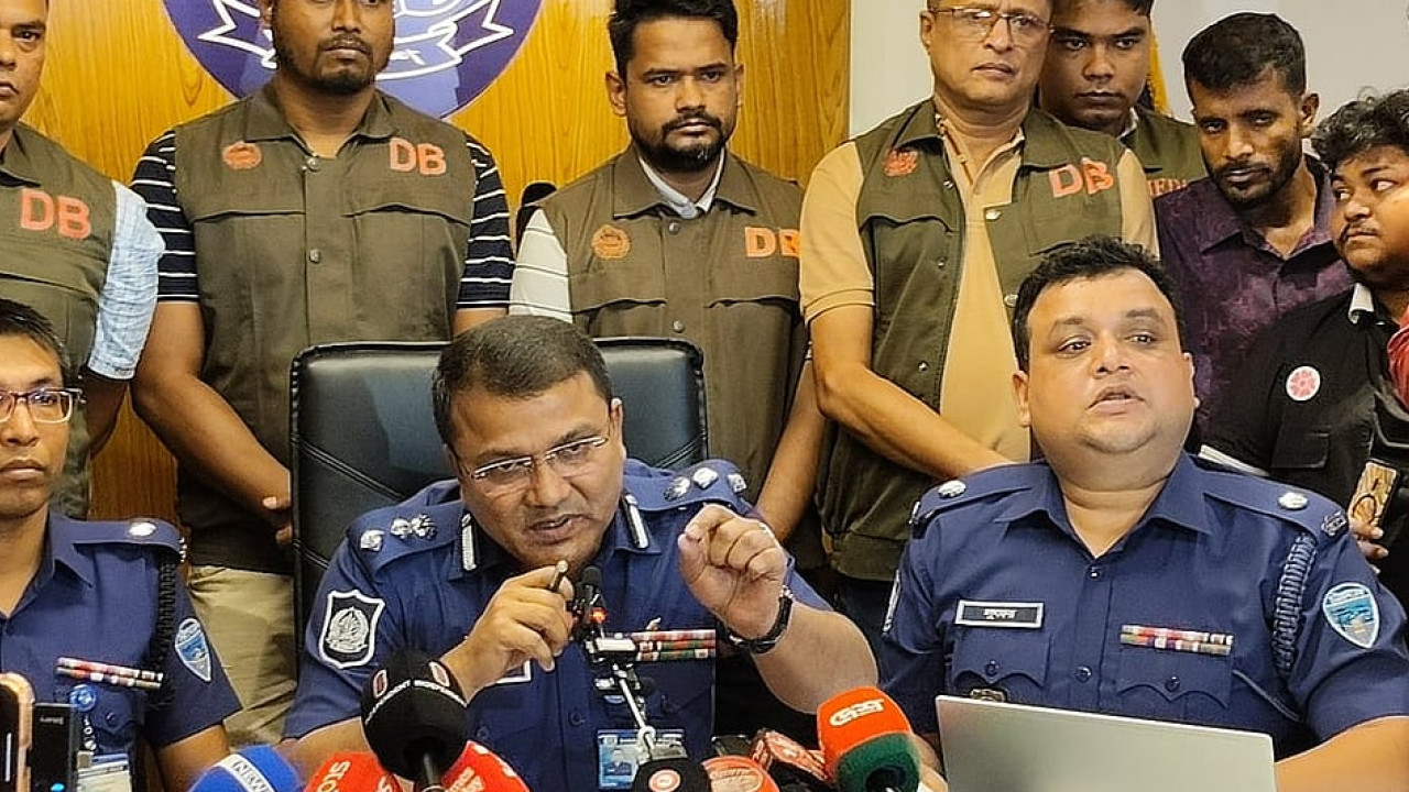 ‘লাঠি দিয়ে অপ্রতিমের মাথায় আঘাত করা হয়’