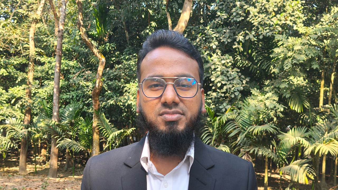 হারিকেনের আলোয় রাত জেগে পড়া নজরুলের তিন বিসিএসে সাফল্য