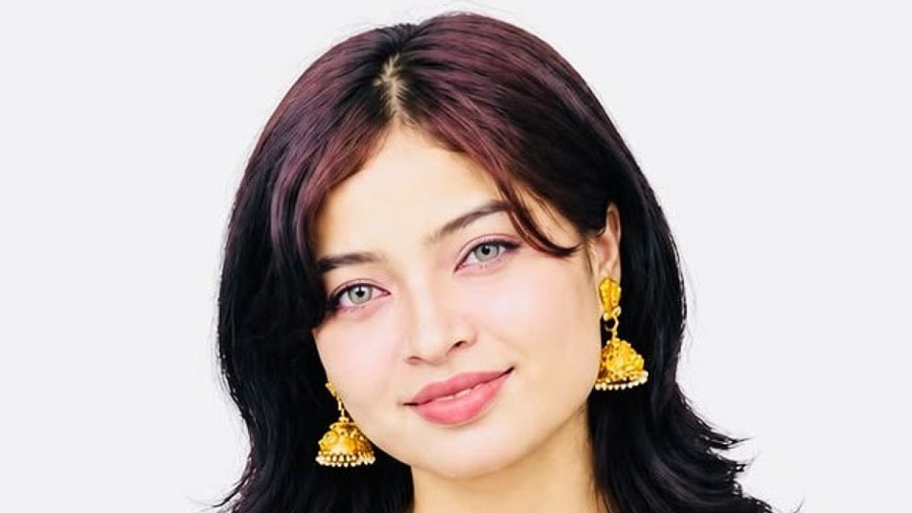 ‘প্রেমের মতোন লাগে’ গায়িকা মৌমিতাকে কতটা চেনেন