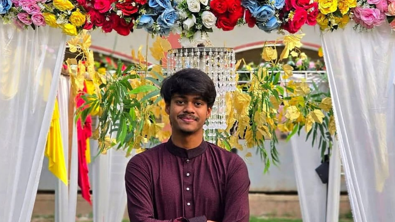 ‘বন্ধুর লাশ নিয়ে হাসপাতালে আছি, সে আর ফোন ধরবে না’