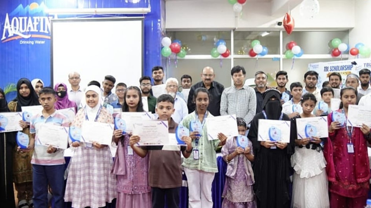 মেধাবী শিক্ষার্থীদের বৃত্তি দিল ট্রান্সকম বেভারেজেস