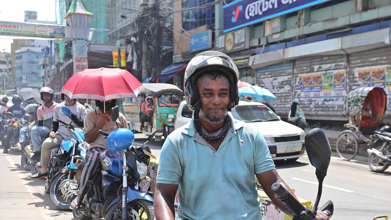 ‘চালকেরা ভাড়া বাড়িয়ে সামলাবেন, আমরা কী করব’