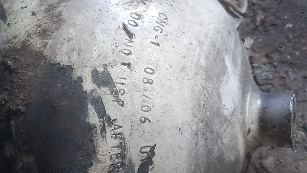 সিলিন্ডারের গায়ে লেখা ‘ডু নট ইউজ আফটার ২০২১’
