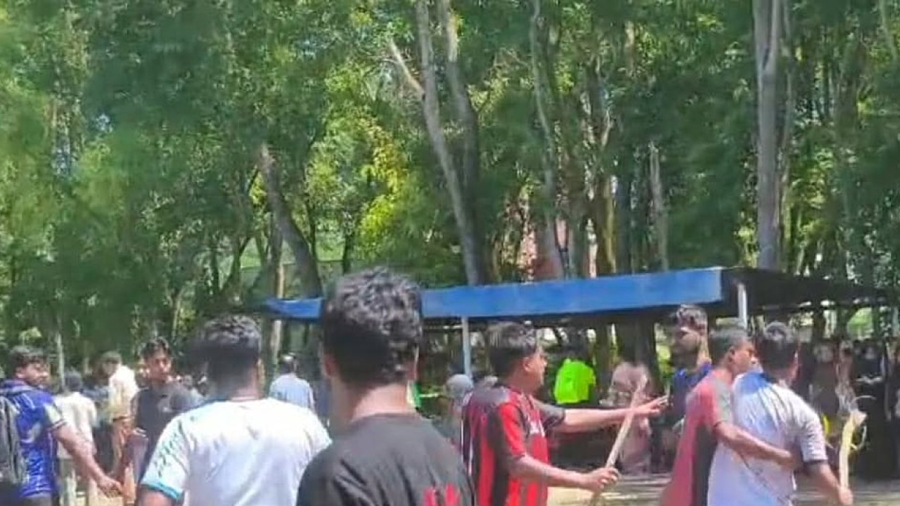 ইসলামী বিশ্ববিদ্যালয়ে ফুটবল খেলা নিয়ে দফায় দফায় সংঘর্ষ, আহত ১০